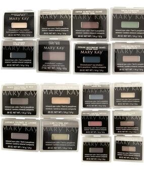 MARY KAY Women’s (1) Mineral Eye Color & 2 Applicators New In Package
